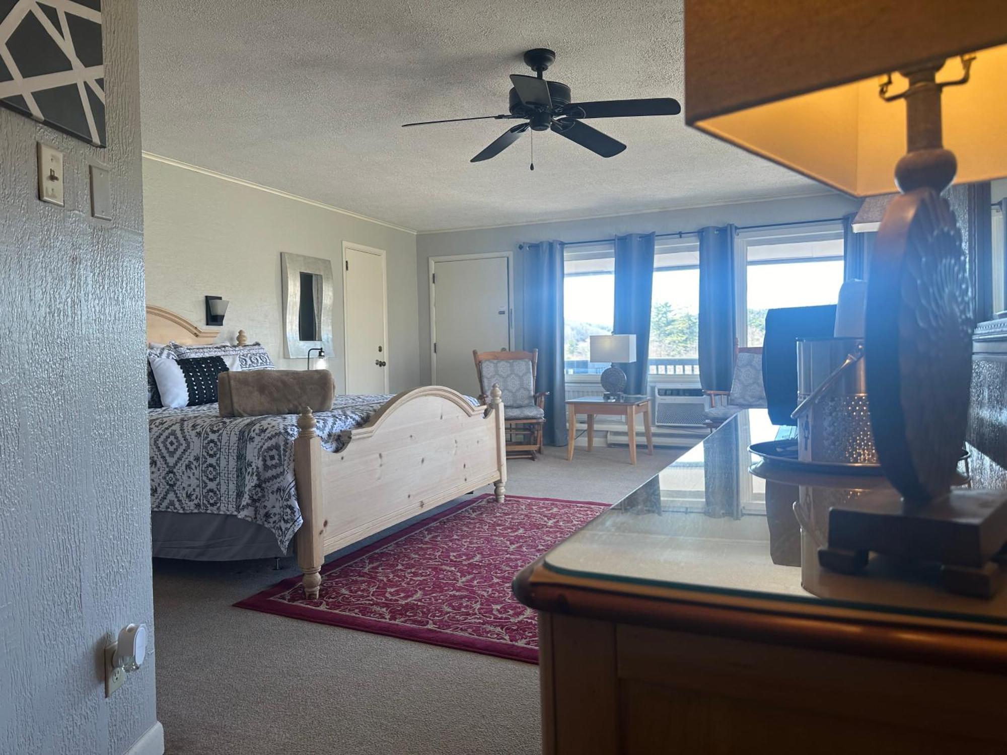 Cliff Dwellers Inn