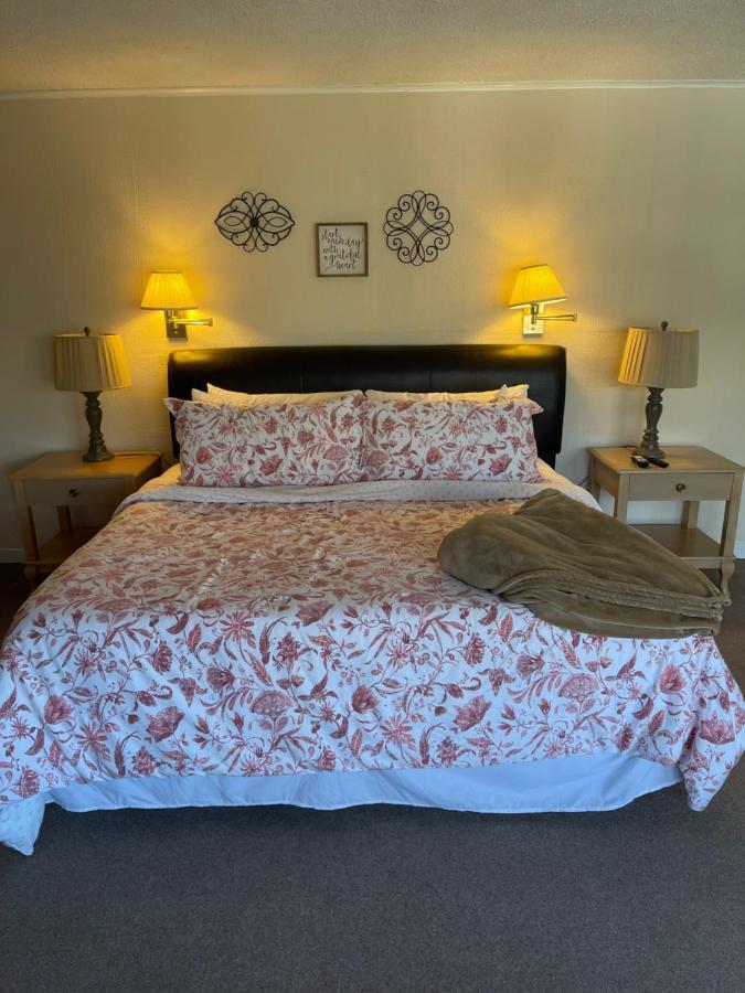 Cliff Dwellers Locanda 2*