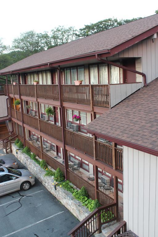 Cliff Dwellers Blowing Rock