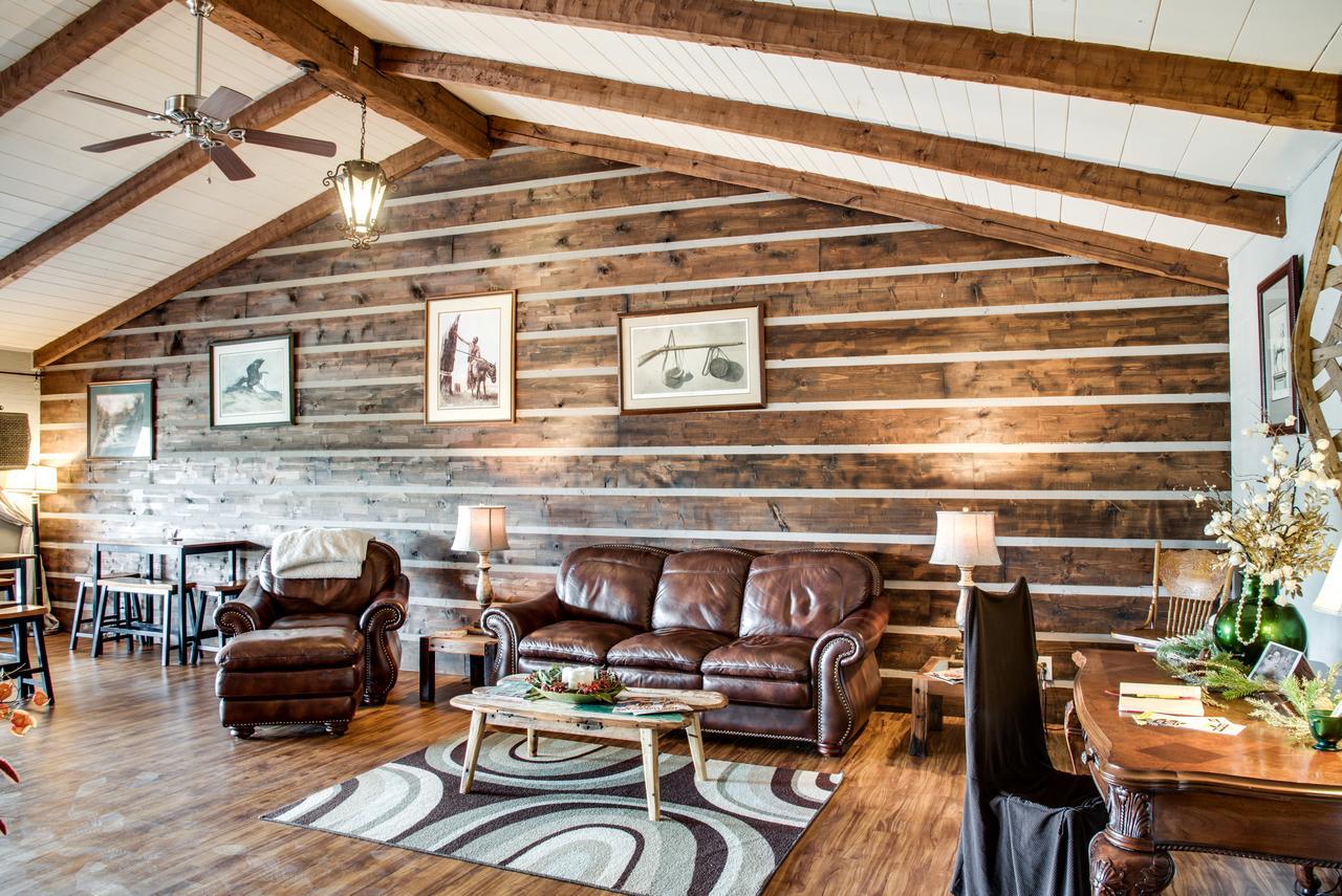 Cliff Dwellers Inn
